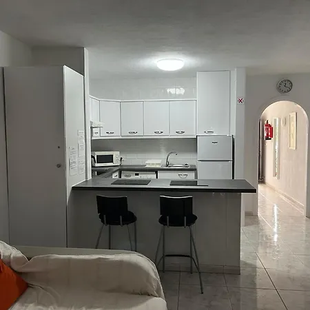 Апартаменты 1 Bed Apartment, 31a1, Victoria Court 1, Cristianos, Tenerife